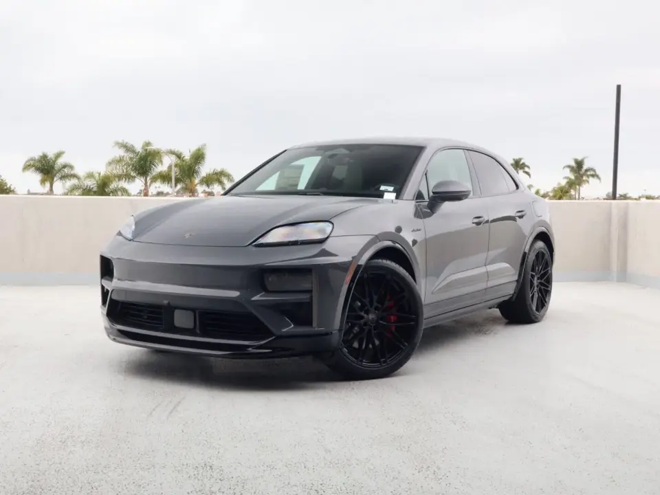 2026 Porsche Macan Turbo Electric - Photo 7