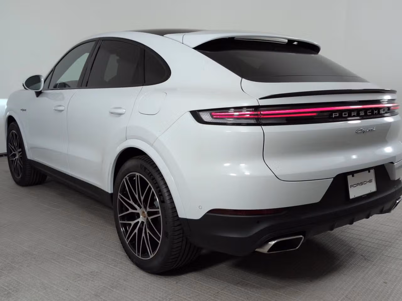 2026 Porsche Cayenne Coup E-Hybrid - Photo 20
