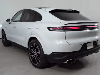 2026 Porsche Cayenne Coup E-Hybrid - Photo 17