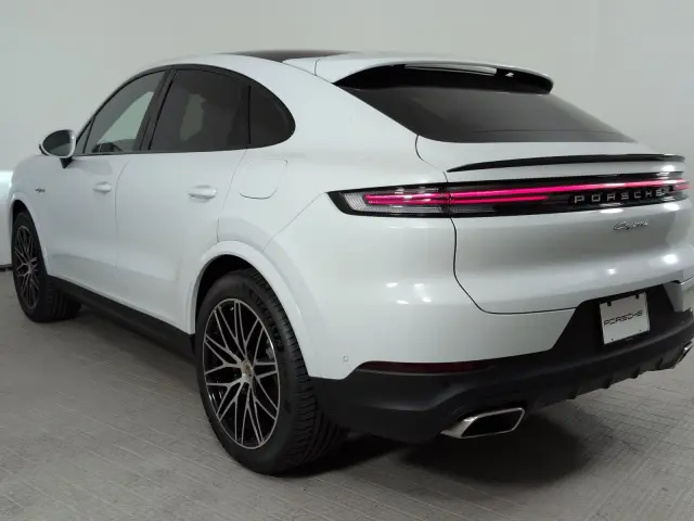 2026 Porsche Cayenne Coup E-Hybrid - Photo 22