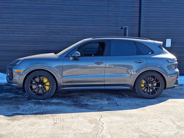 2026 Porsche Cayenne GTS - Photo 12
