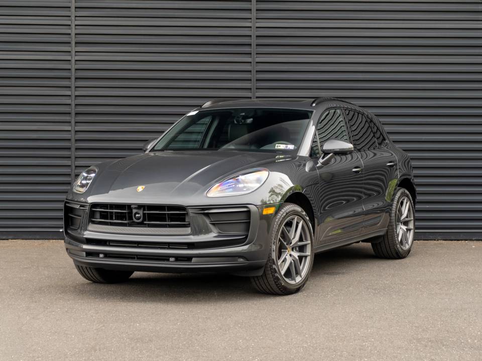 2026 Porsche Macan Base
