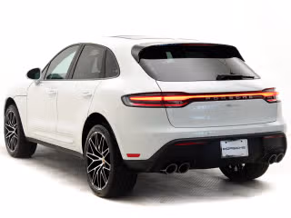 2025 Porsche Macan T - Photo 17