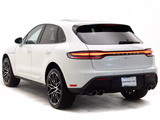 2025 Porsche Macan T - Photo 18
