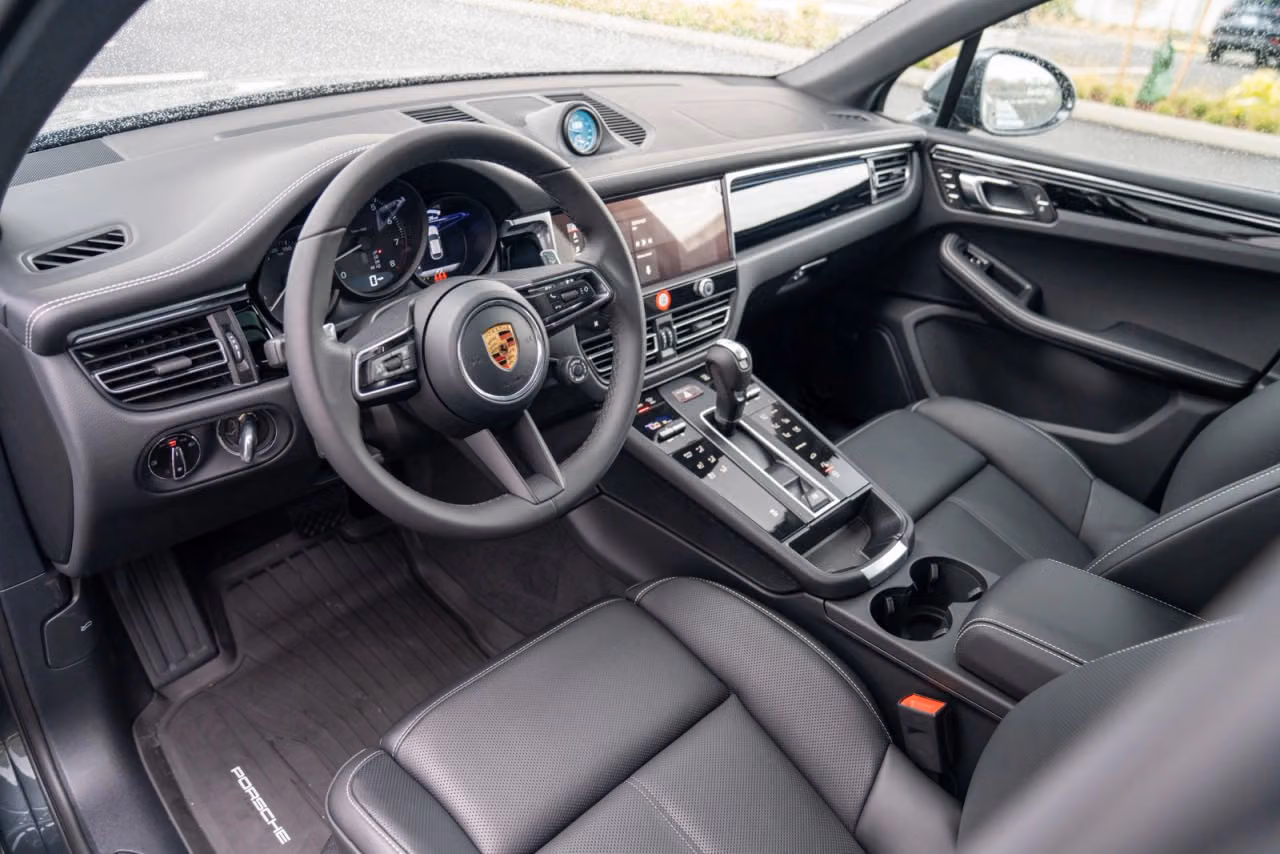 2026 Porsche Macan T - Photo 28
