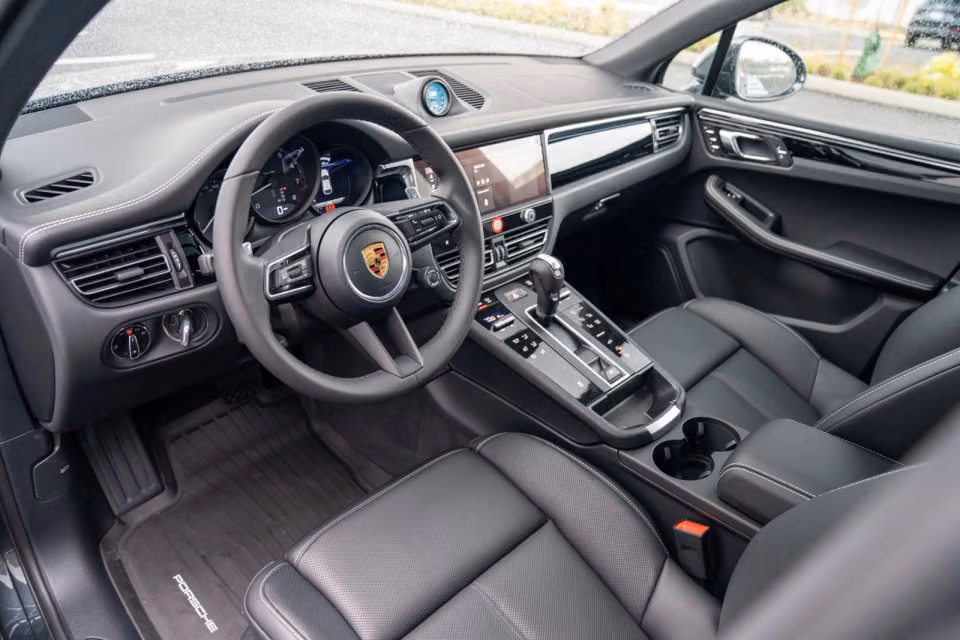 2026 Porsche Macan T - Photo 27