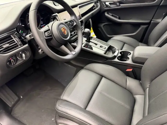 2026 Porsche Macan Base - Photo 30