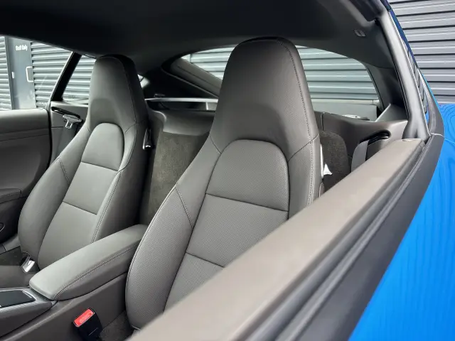 2025 Porsche 718 - Photo 38