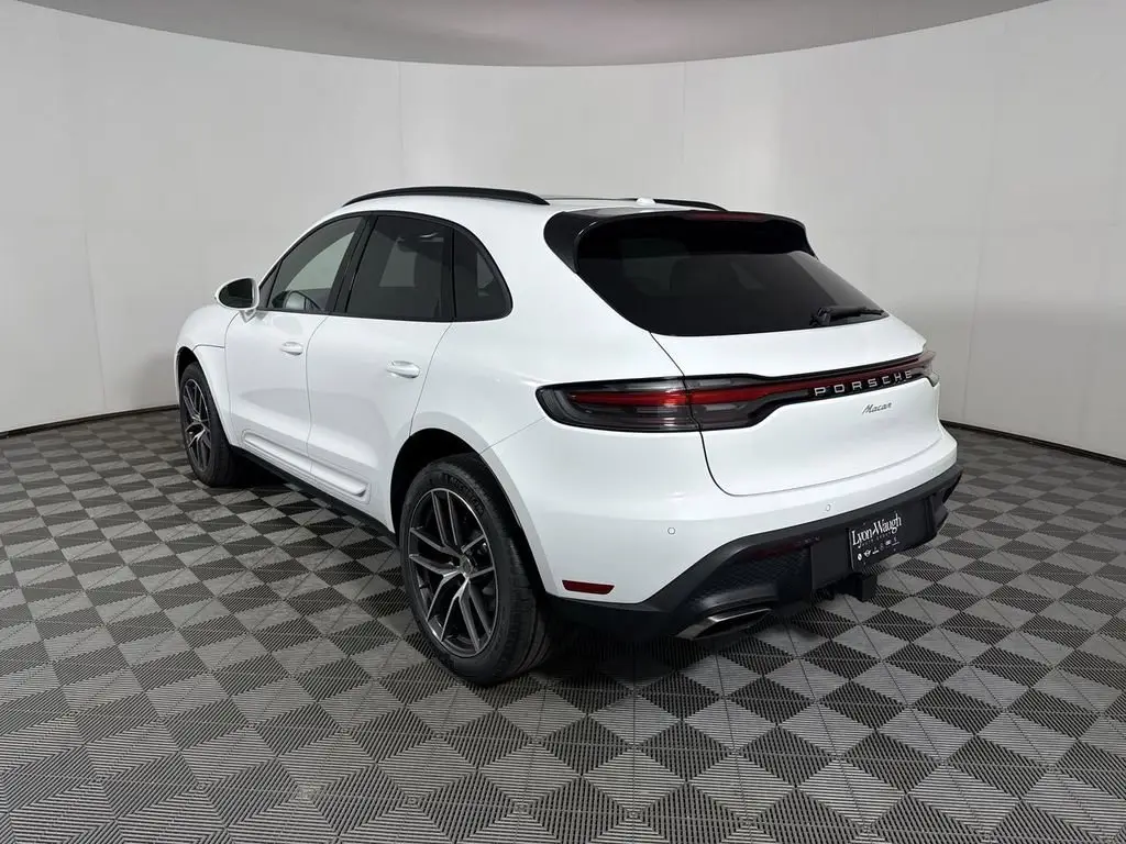 2025 Porsche Macan - Photo 24