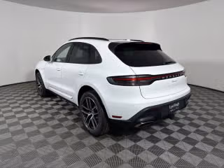 2025 Porsche Macan - Photo 17