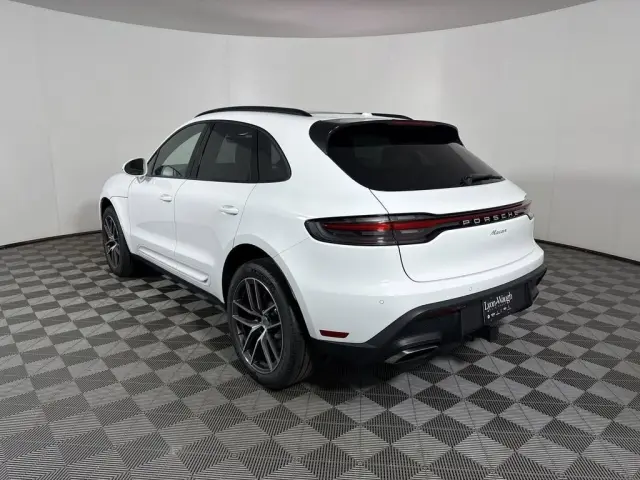 2025 Porsche Macan - Photo 22