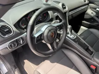 2025 Porsche 718 29