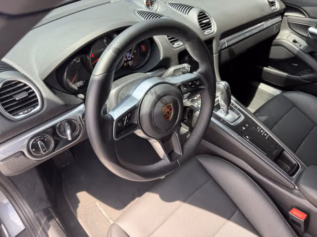 2025 Porsche 718 26