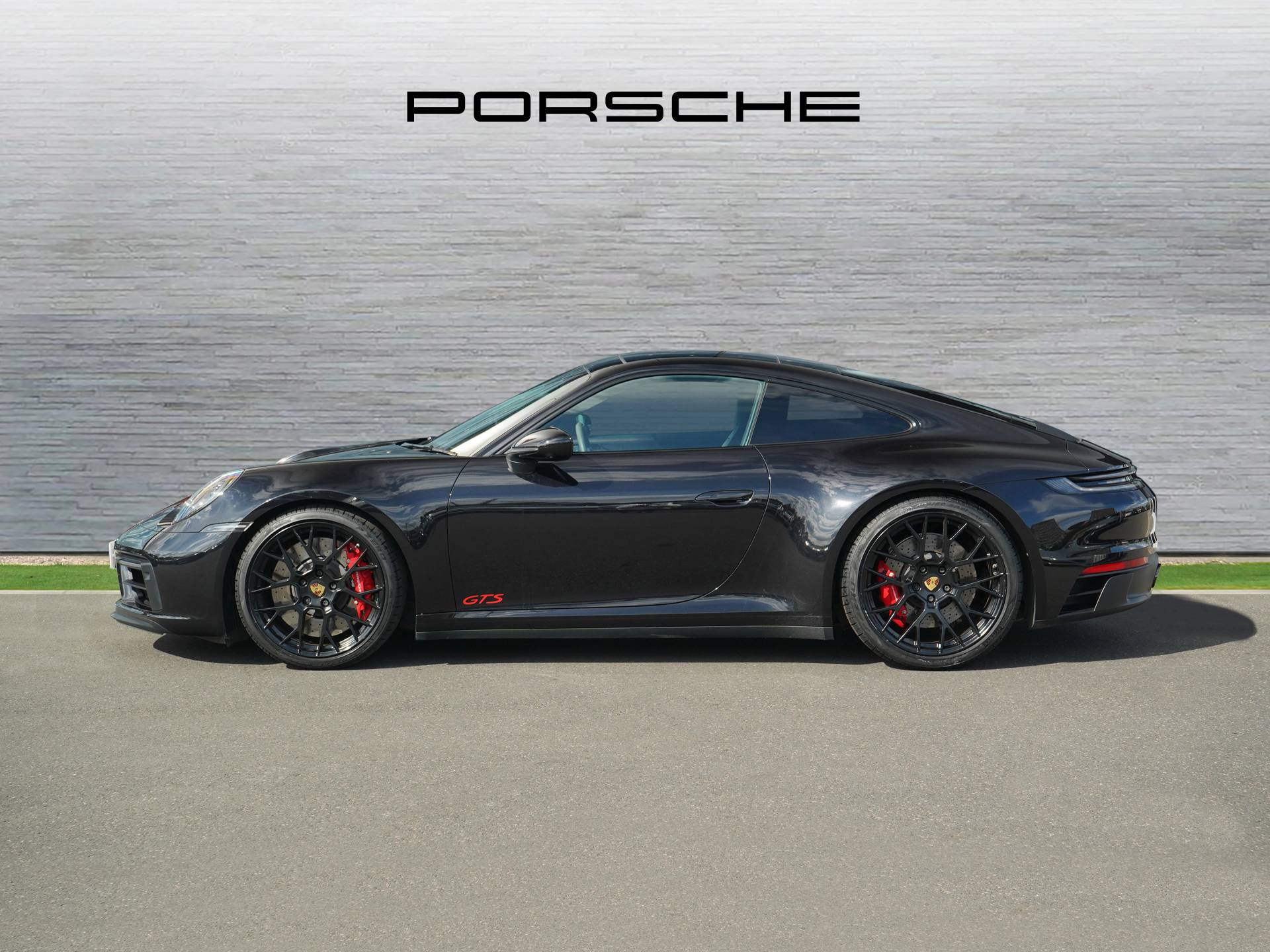911 Carrera 4 GTS, photo 2 of 35