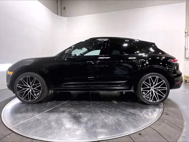 2026 Porsche Macan - Photo 12