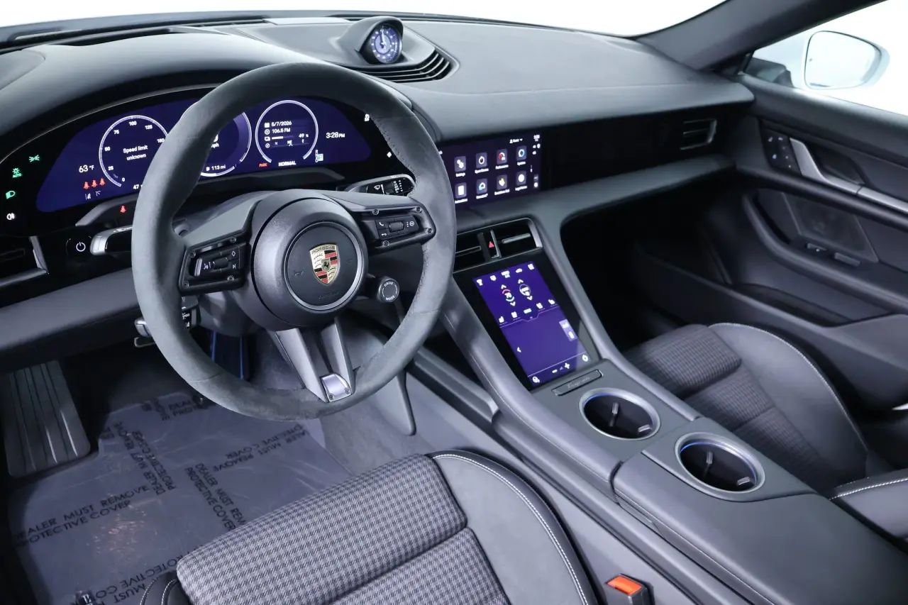 2025 Porsche Taycan Base - Photo 32