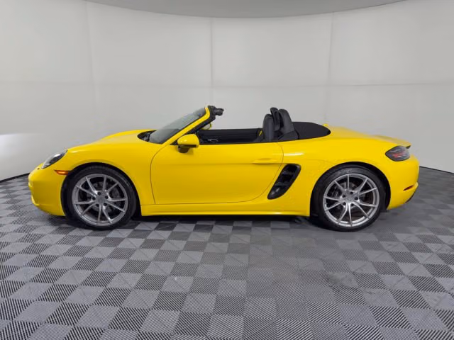 2025 Porsche 718 10