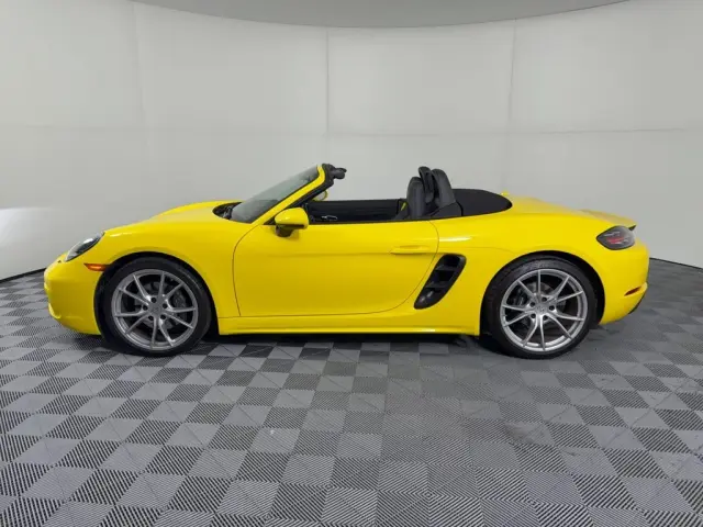 2025 Porsche 718 14