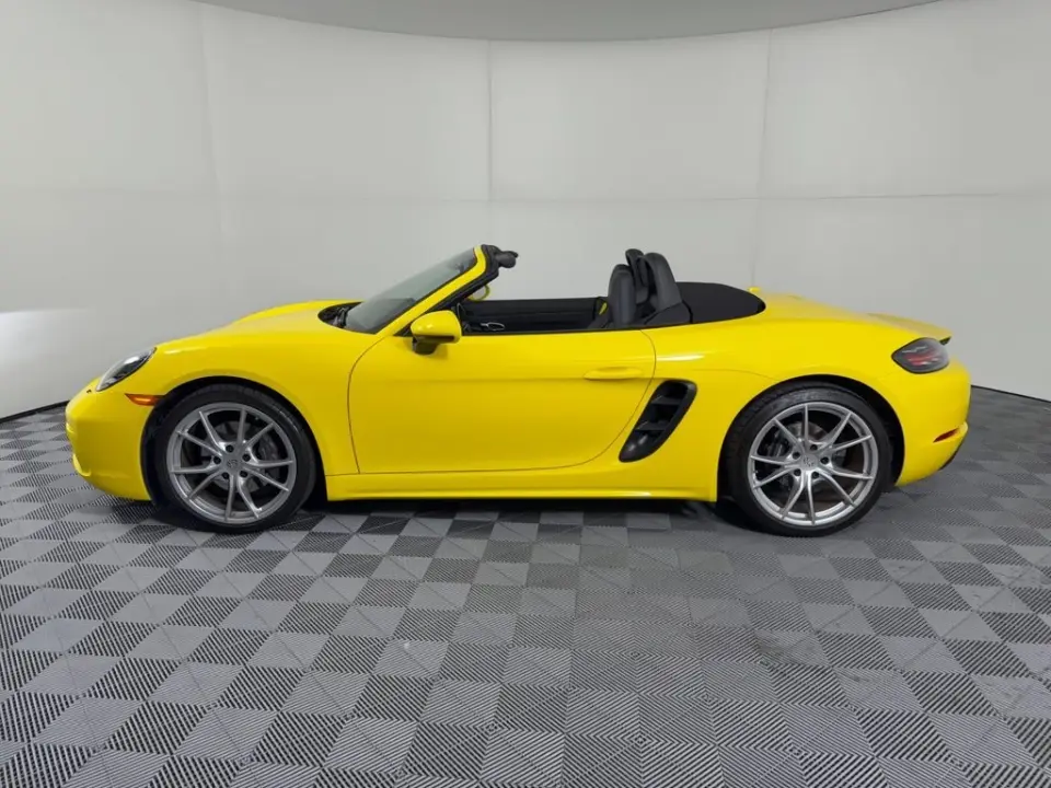 2025 Porsche 718 15