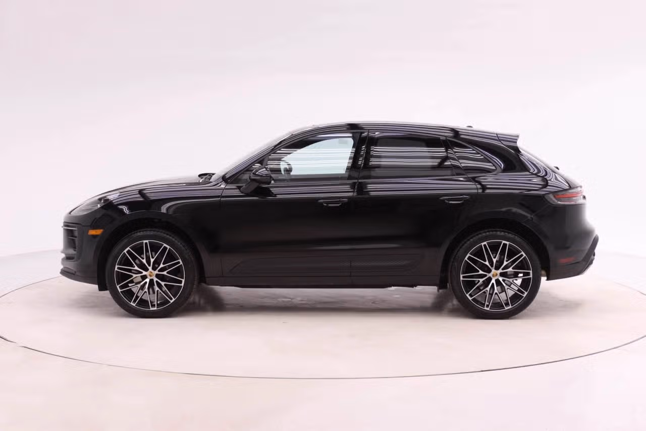 2025 Porsche Macan - Photo 12