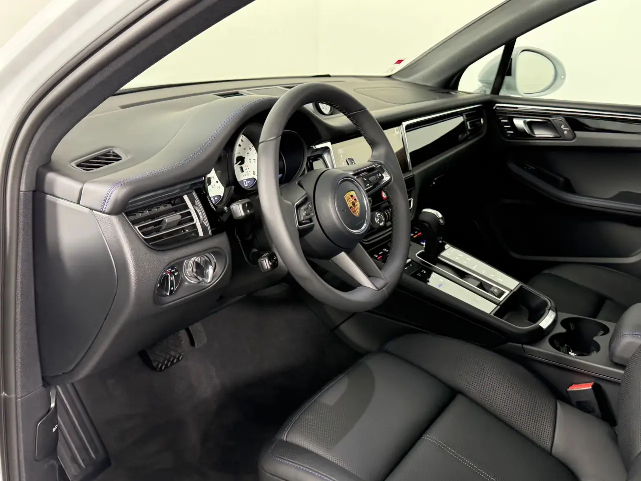 2026 Porsche Macan S - Photo 32