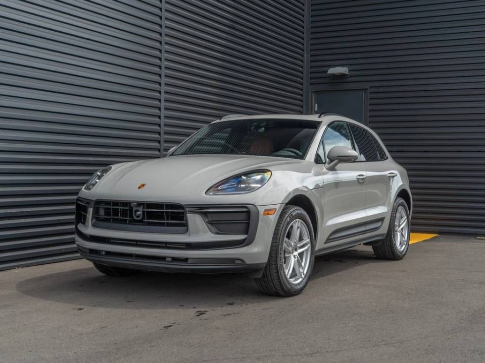 2025 Porsche Macan T