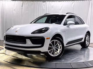 2025 Porsche Macan's photo