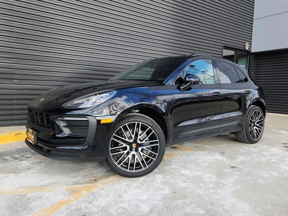 2025 Porsche Macan Base