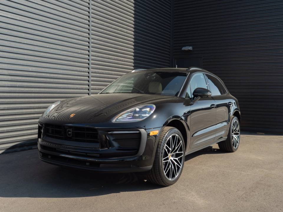 2025 Porsche Macan Base