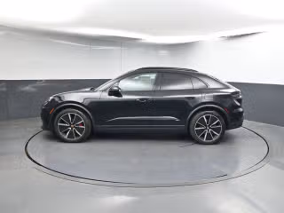 2025 Porsche Macan S - Photo 9