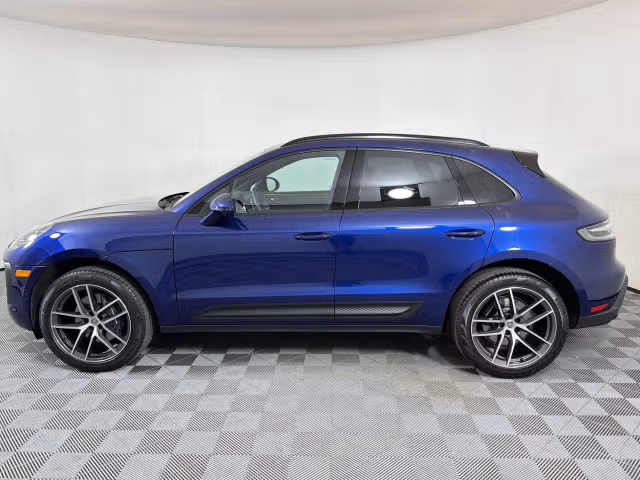 2025 Porsche Macan T - Photo 10
