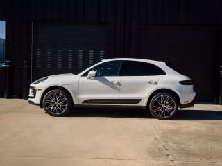 2026 Porsche Macan T - Photo 9