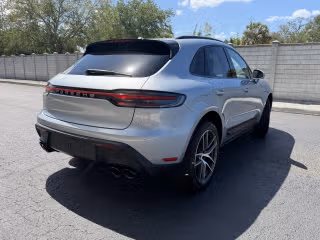 2026 Porsche Macan T - Photo 33
