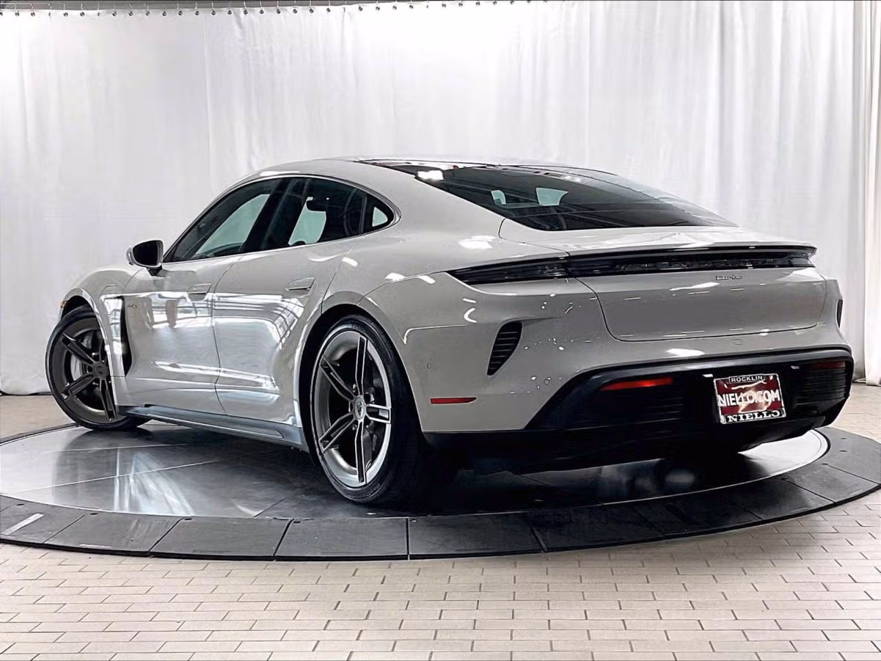 2025 Porsche Taycan Turbo - Photo 12