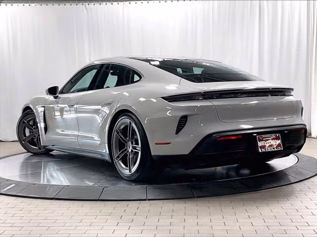 2025 Porsche Taycan Turbo - Photo 10