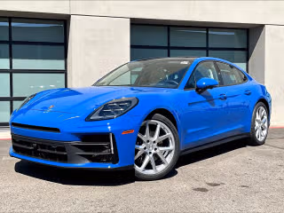 2025 Porsche Panamera 4's photo