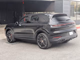 2026 Porsche Cayenne S E-Hybrid - Photo 17