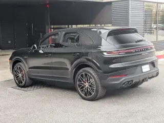 2026 Porsche Cayenne S E-Hybrid - Photo 21