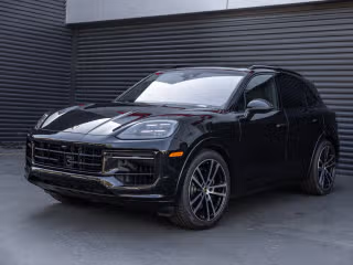 2025 Porsche Cayenne GTS's photo