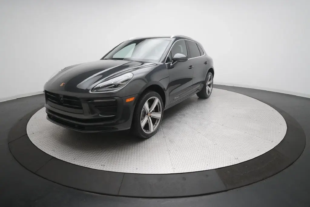 2026 Porsche Macan T - Photo 8