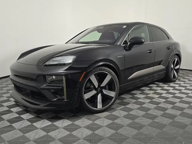 2025 Porsche Macan Turbo Electric - Photo 6