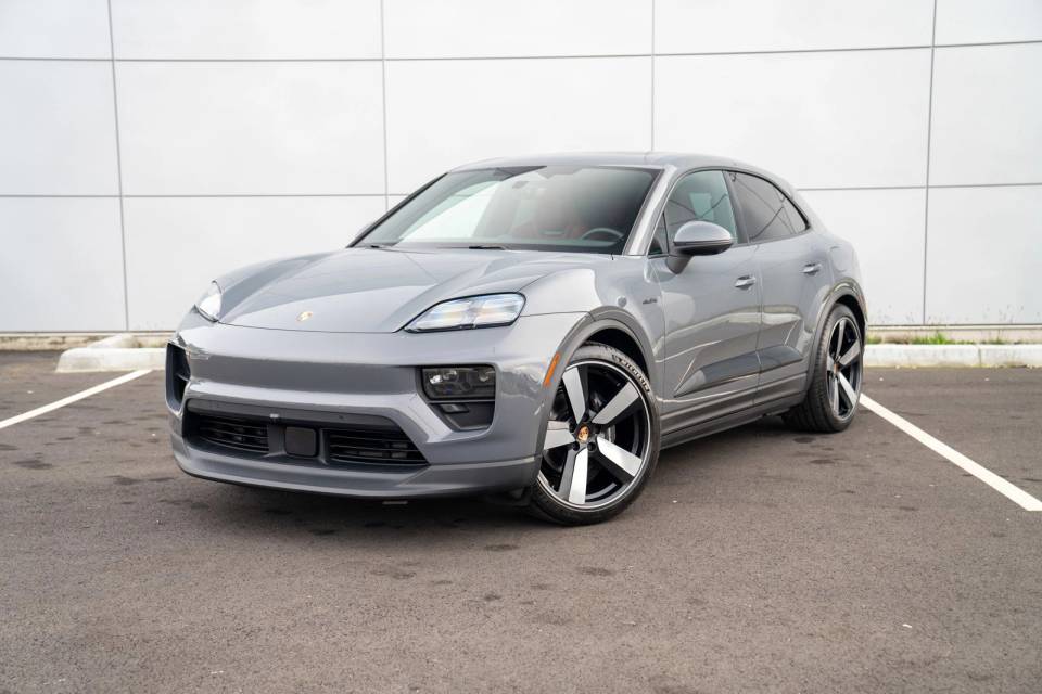 2025 Porsche Macan Base