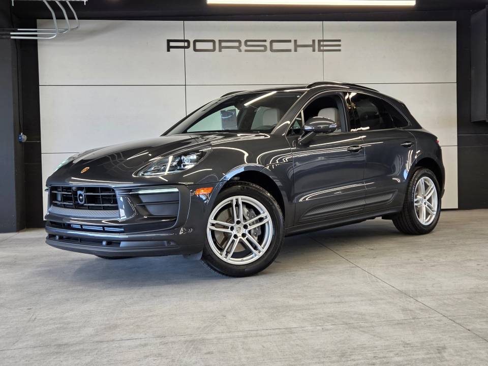 2026 Porsche Macan Base