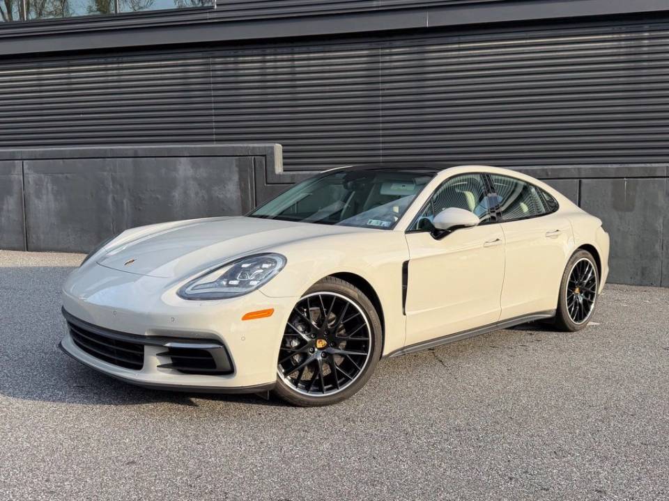 2018 Porsche Panamera 4