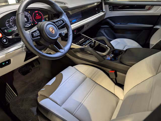 2026 Porsche Cayenne Base - Photo 26