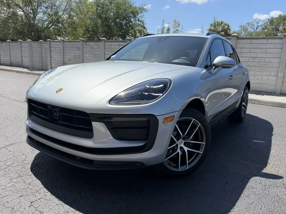 2026 Porsche Macan T - Photo 7