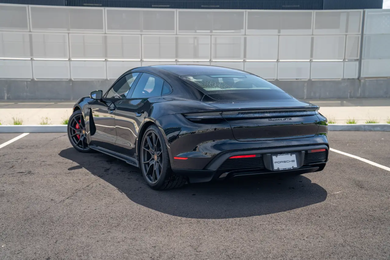 2026 Porsche Taycan GTS - Photo 24