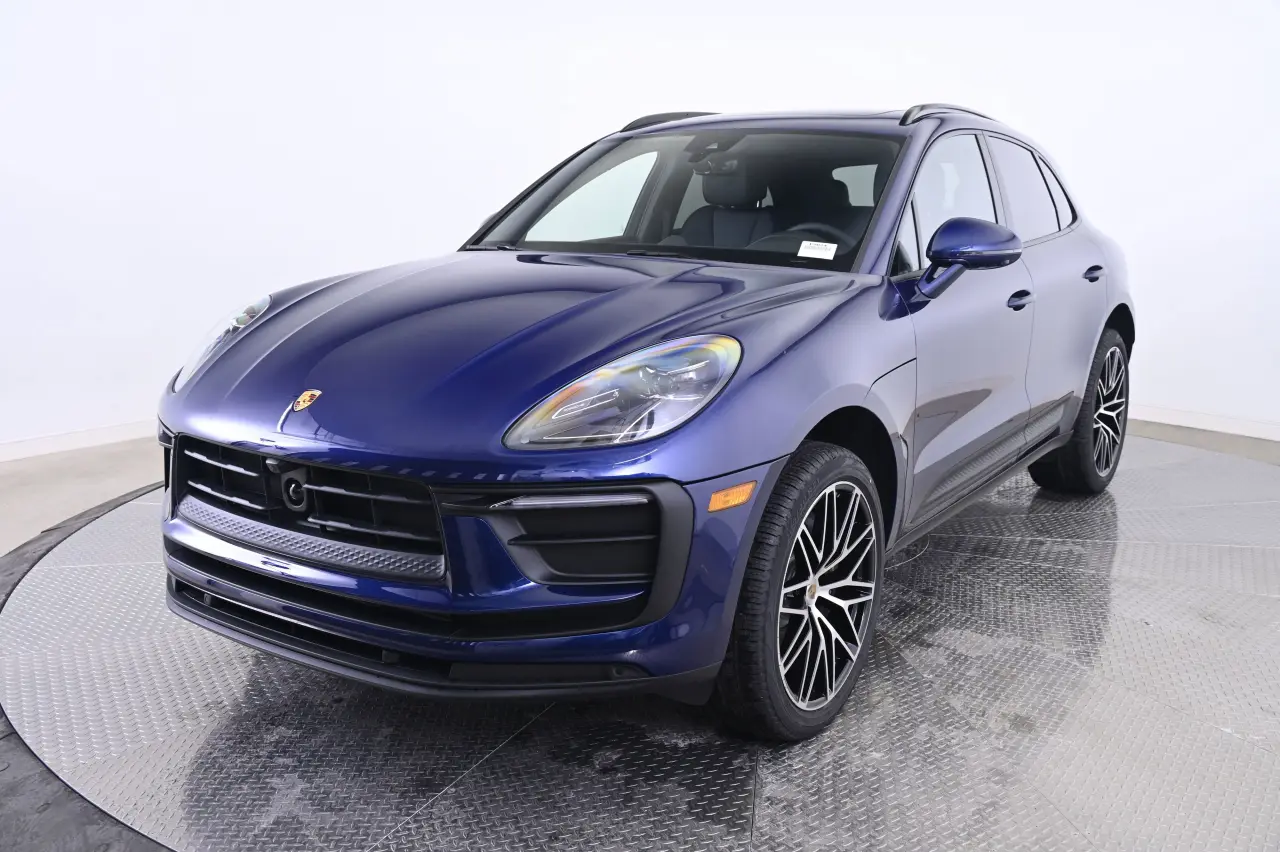 2026 Porsche Macan T - Photo 8