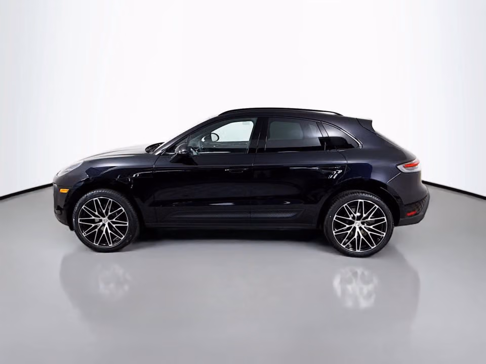 2026 Porsche Macan T - Photo 11