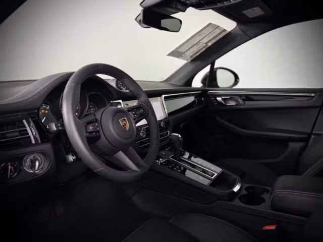 2025 Porsche Macan T - Photo 26